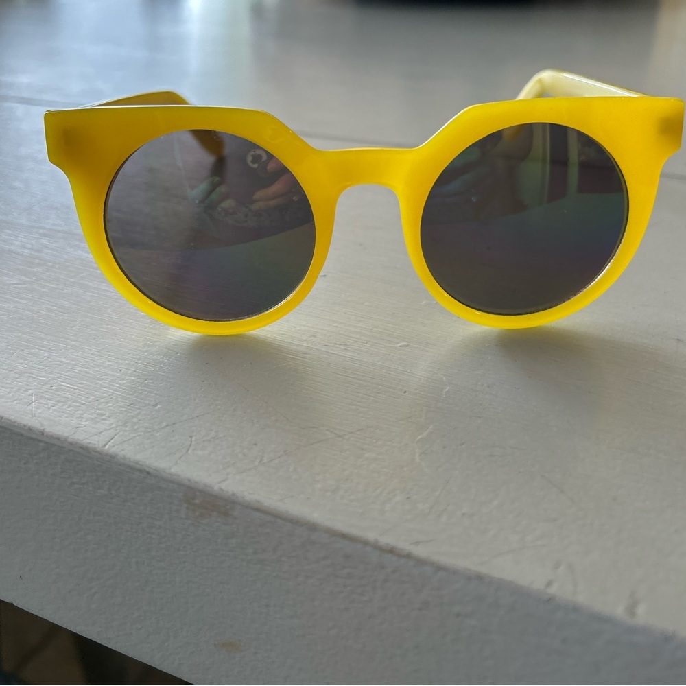 Quay Australia Yellow Frame Round Sunglasses Multicolor Lenses Frankie 3.3 NEW - Picture 4 of 16